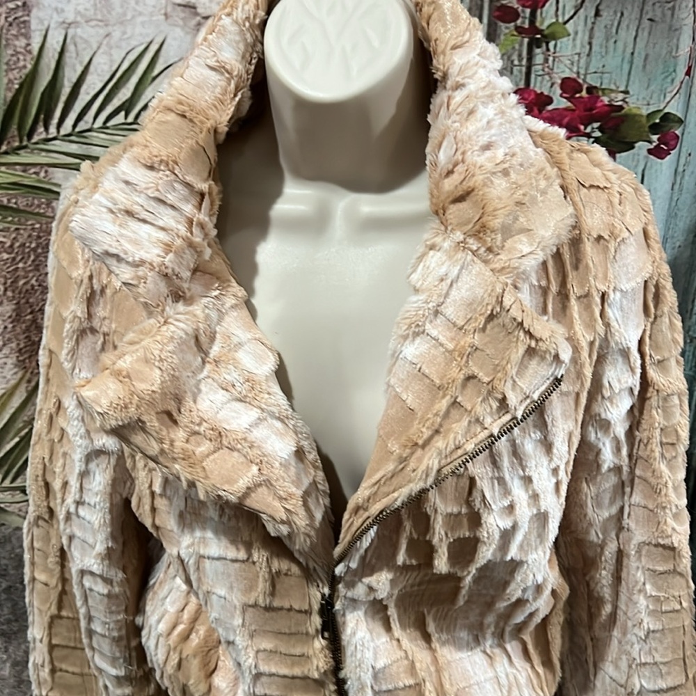 EUC woman’s faux Fur Jacket